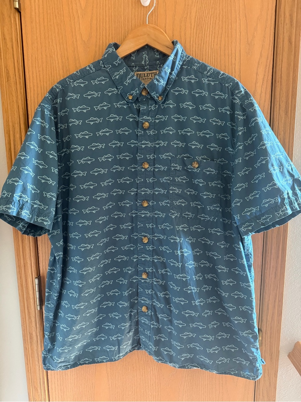 Duluth Trading Co Blue Short-Sleeve Button-Down with Fish Pattern Men’s Size XL